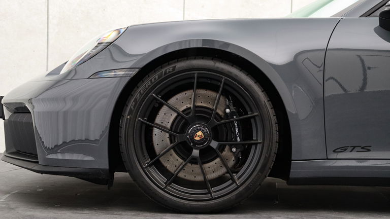 Porsche 992.2 Carrera GTS