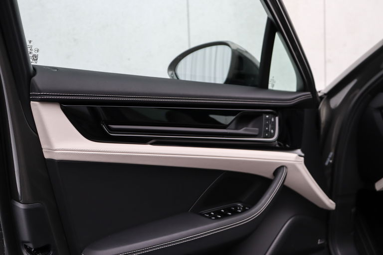 Porsche Panamera 4 E-Hybrid