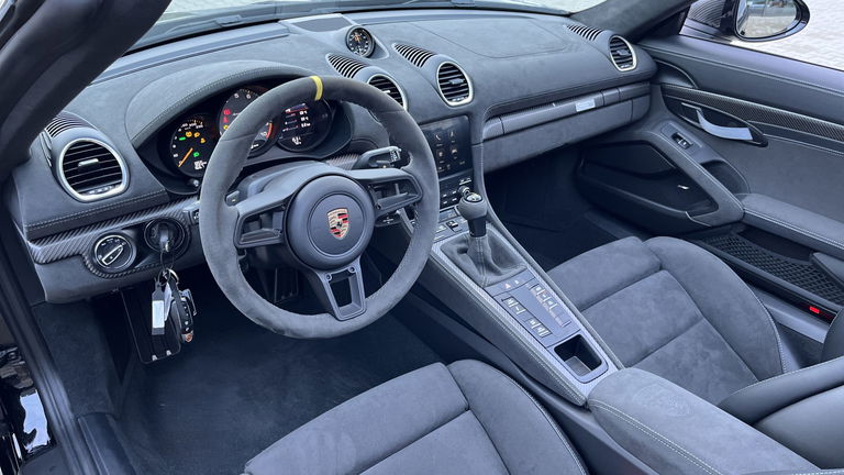 Porsche 718 Spyder RS