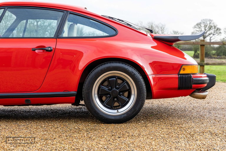 Porsche 911 Carrera 3.2
