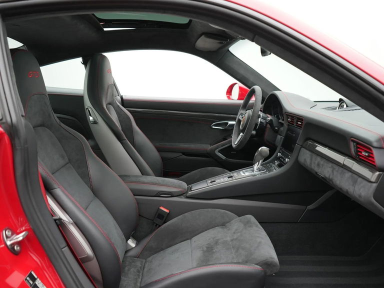 Porsche 991.2 Carrera GTS