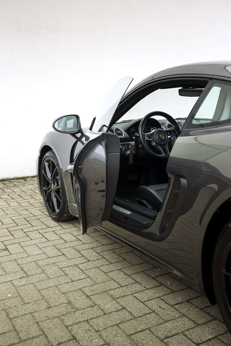 Porsche 718 Cayman