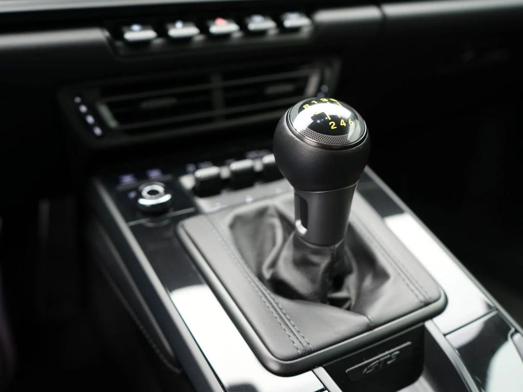 Porsche 992 GT3 Touring