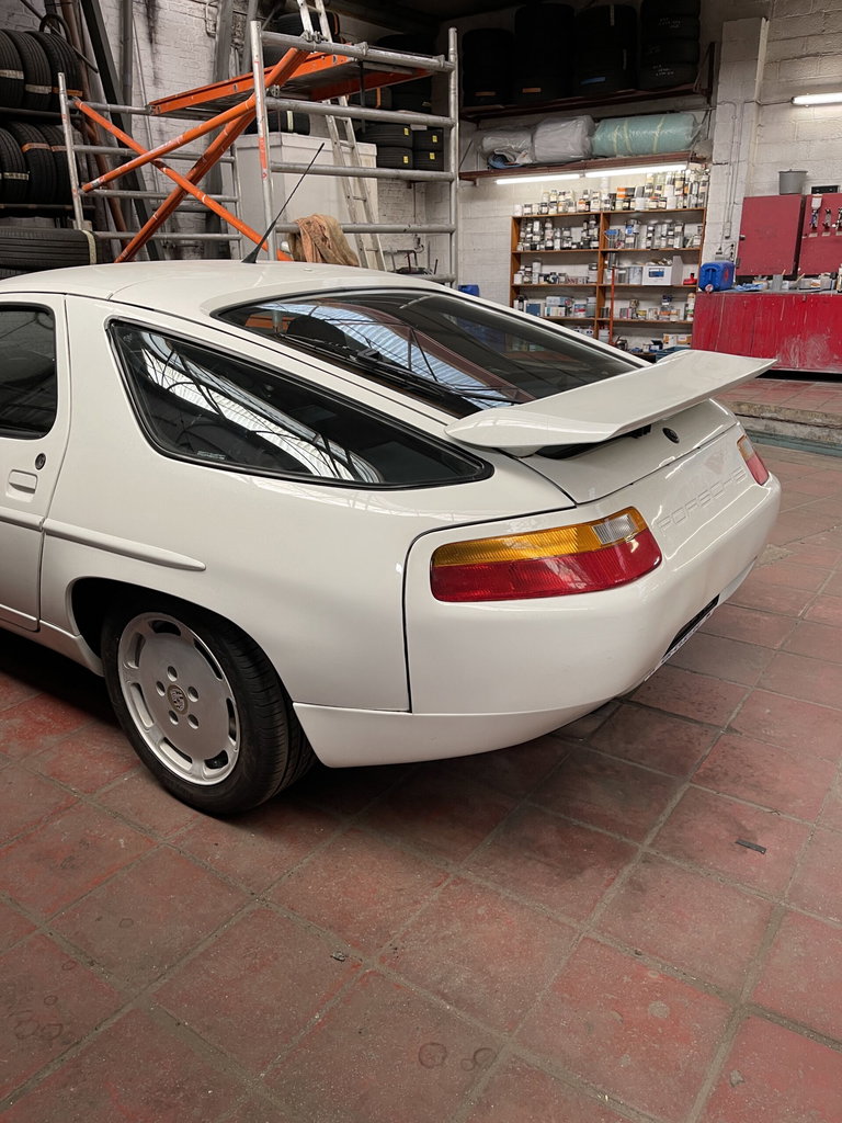 Porsche 928 S4