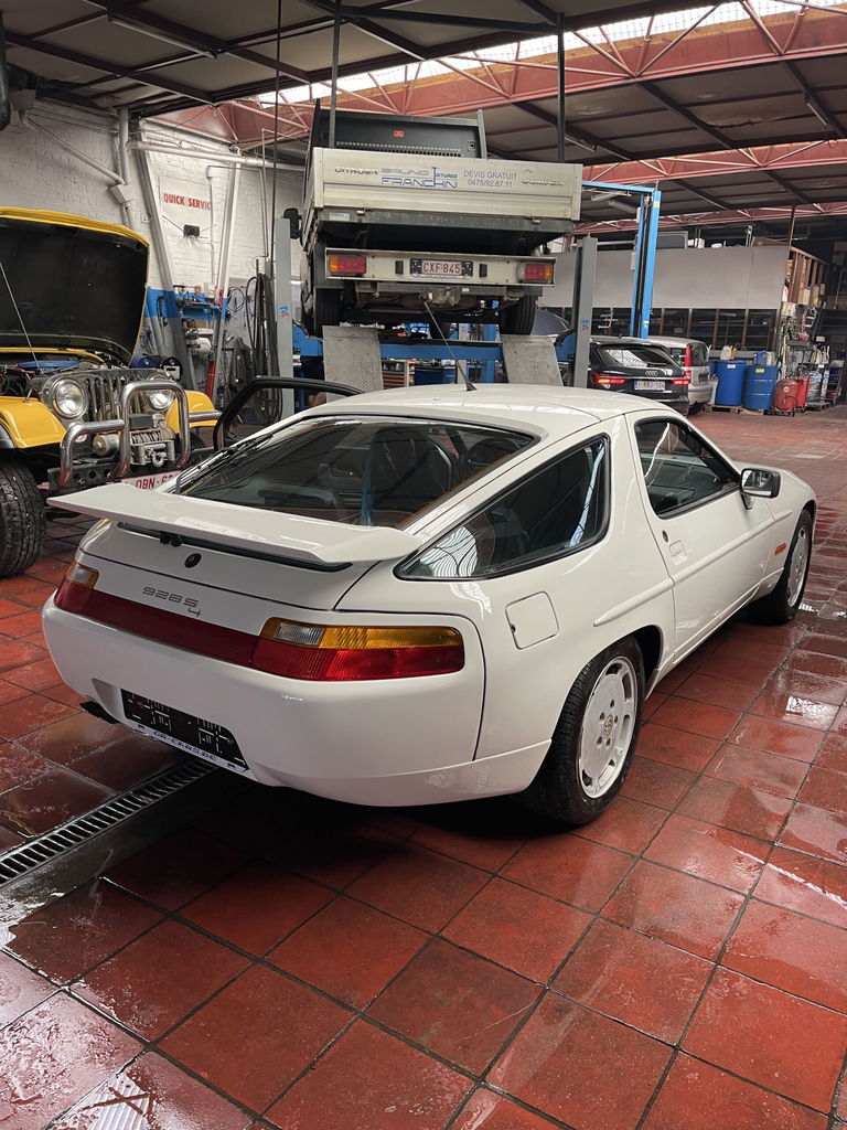 Porsche 928 S4