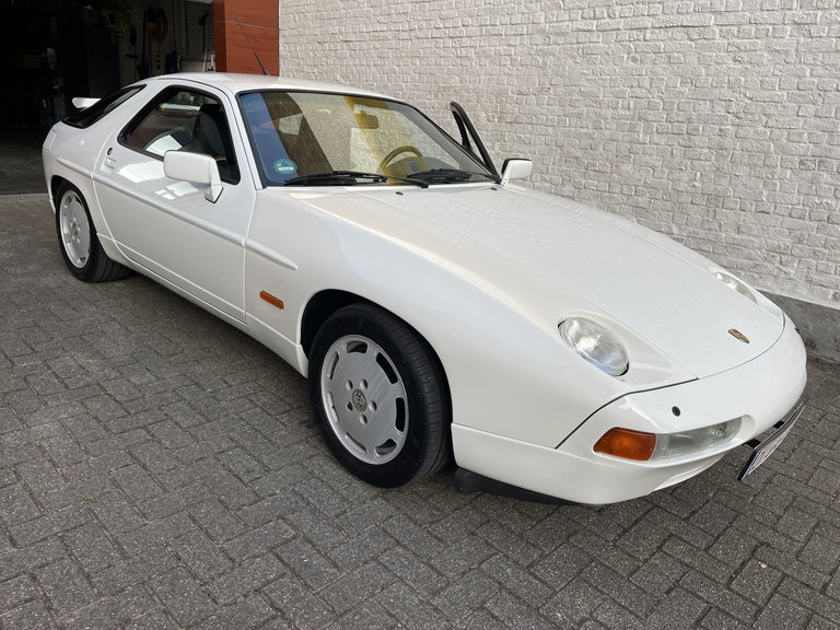 Porsche 928 S4