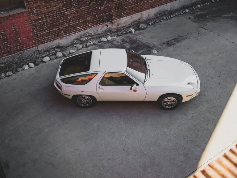 Porsche 928
