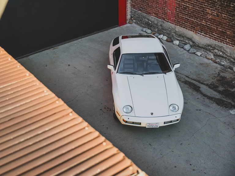 Porsche 928