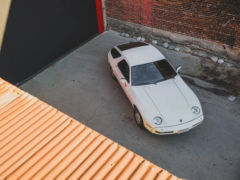 Porsche 928