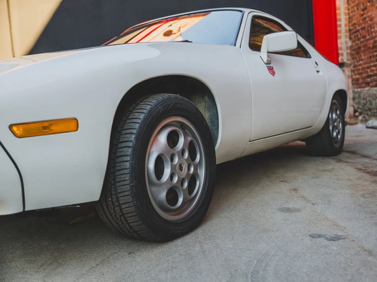 Porsche 928