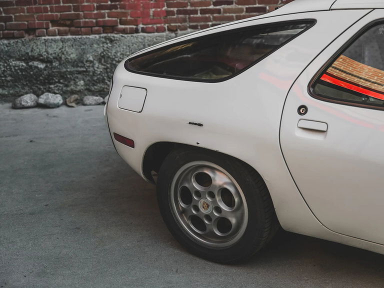 Porsche 928