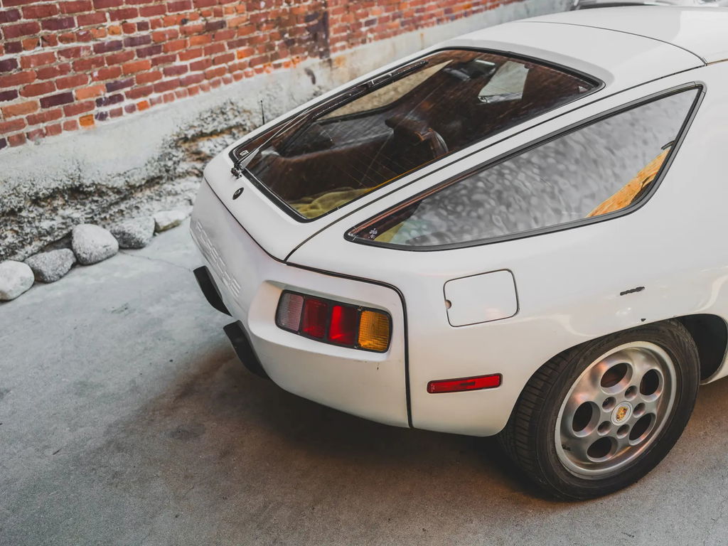 Porsche 928