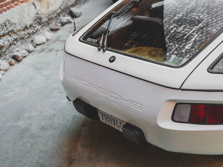 Porsche 928