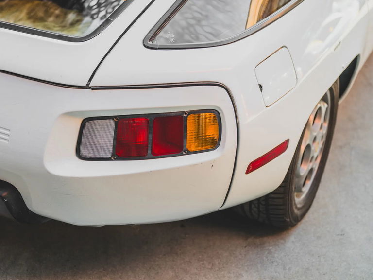 Porsche 928