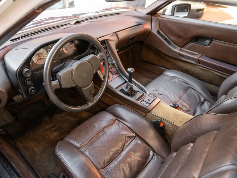 Porsche 928