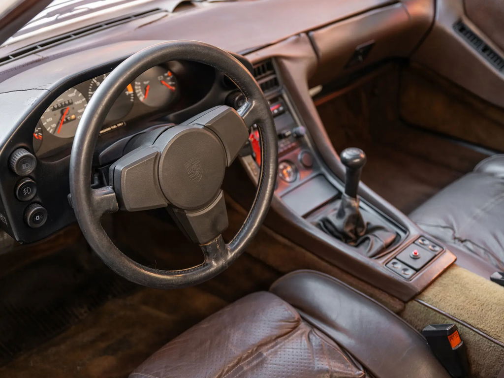 Porsche 928