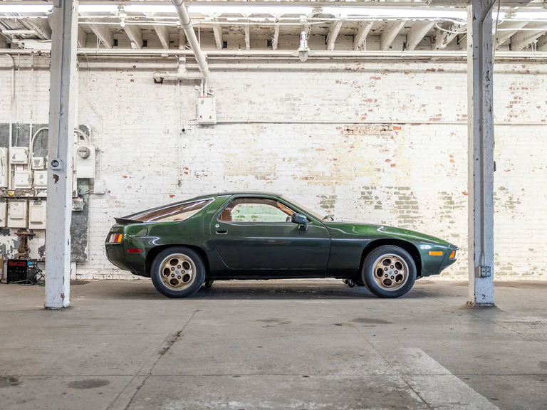 Porsche 928