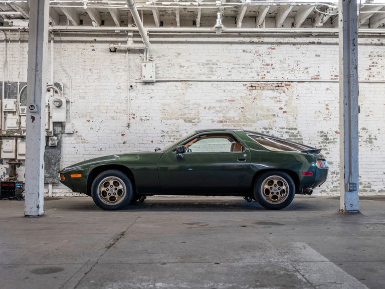 Porsche 928