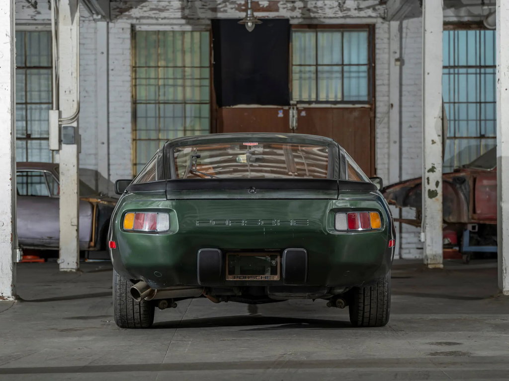 Porsche 928