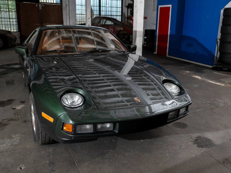Porsche 928