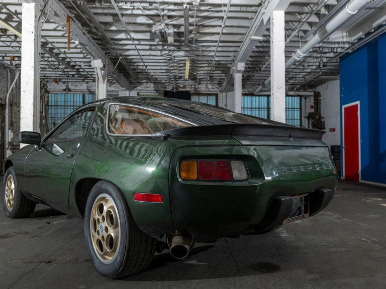 Porsche 928