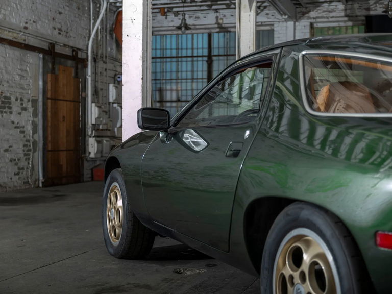 Porsche 928