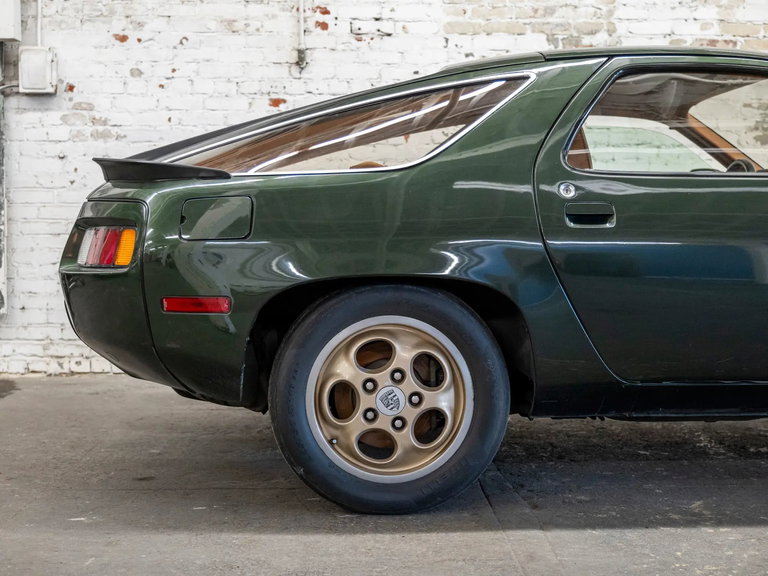 Porsche 928