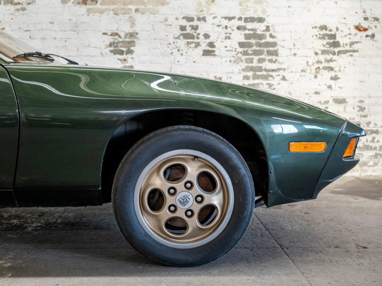 Porsche 928