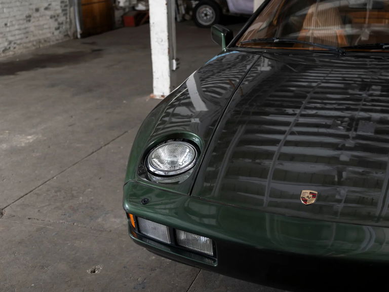 Porsche 928