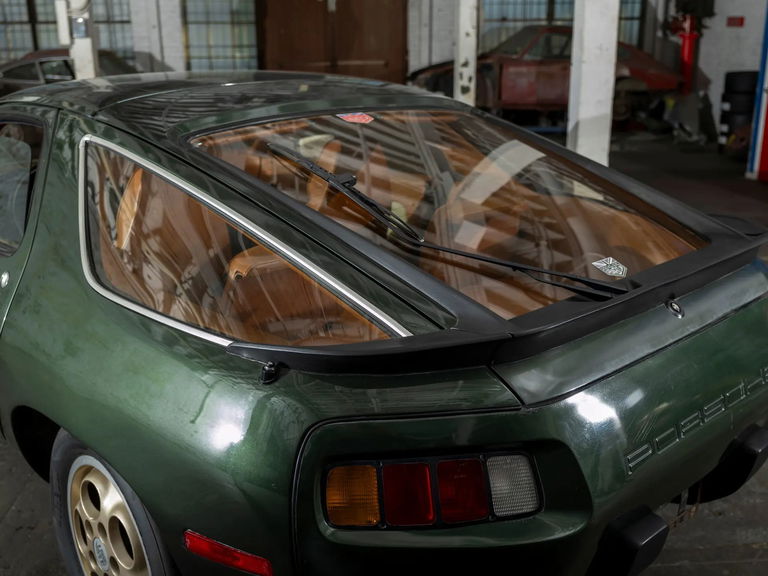 Porsche 928