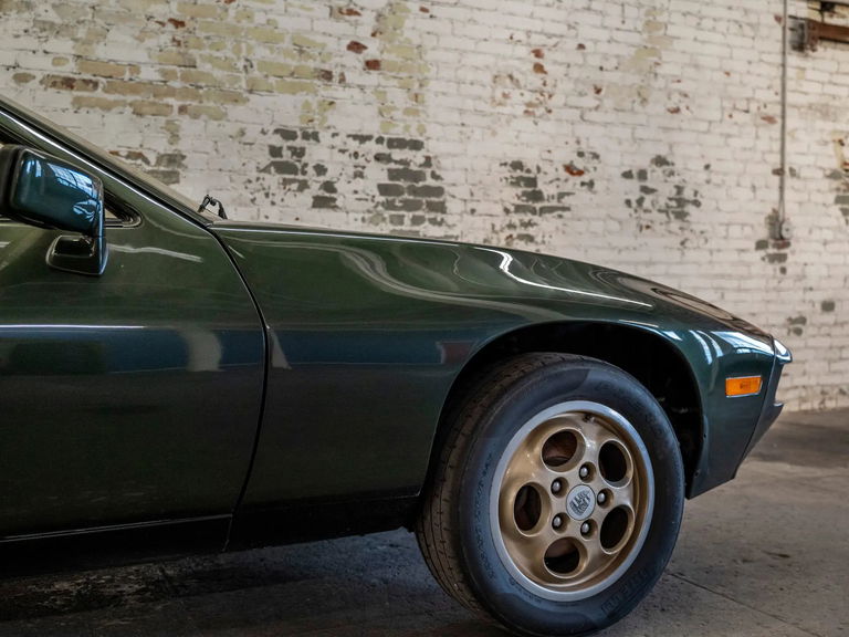 Porsche 928