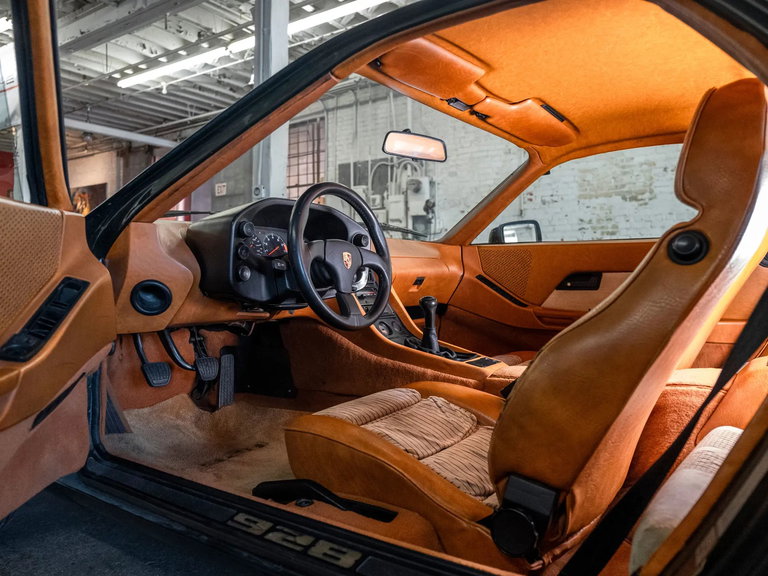 Porsche 928