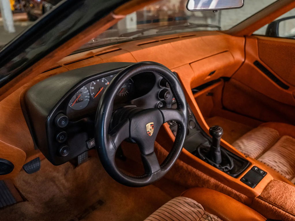 Porsche 928