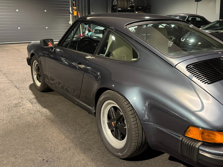 Porsche 911 Carrera 3.2 (US)