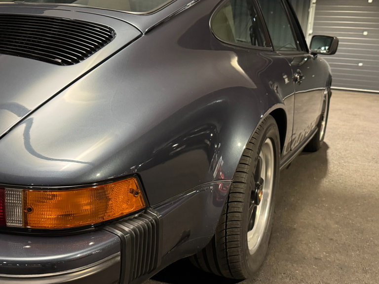 Porsche 911 Carrera 3.2 (US)