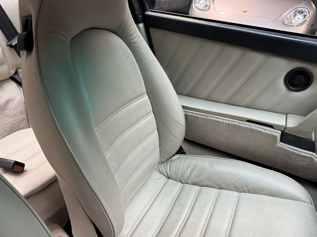 Porsche 911 Carrera 3.2 (US)