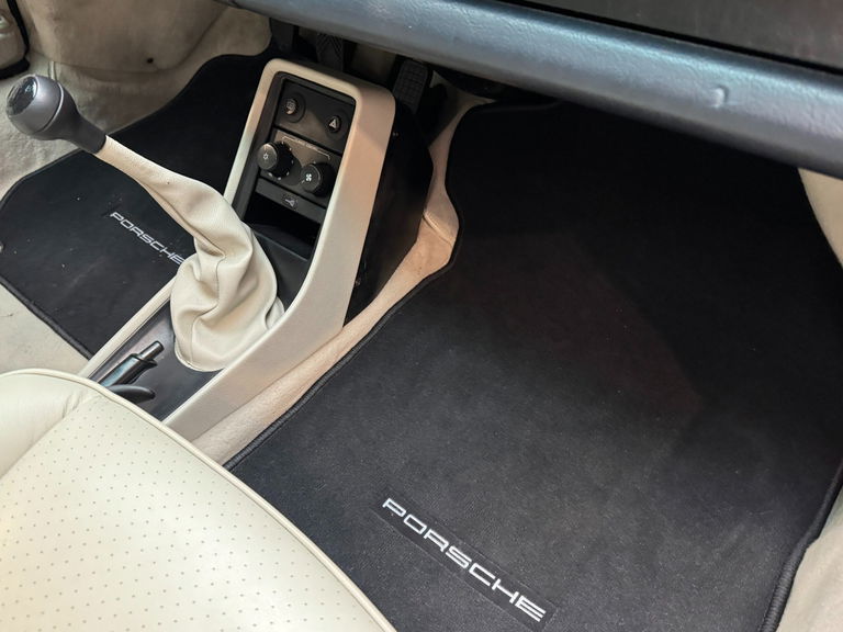 Porsche 911 Carrera 3.2 (US)