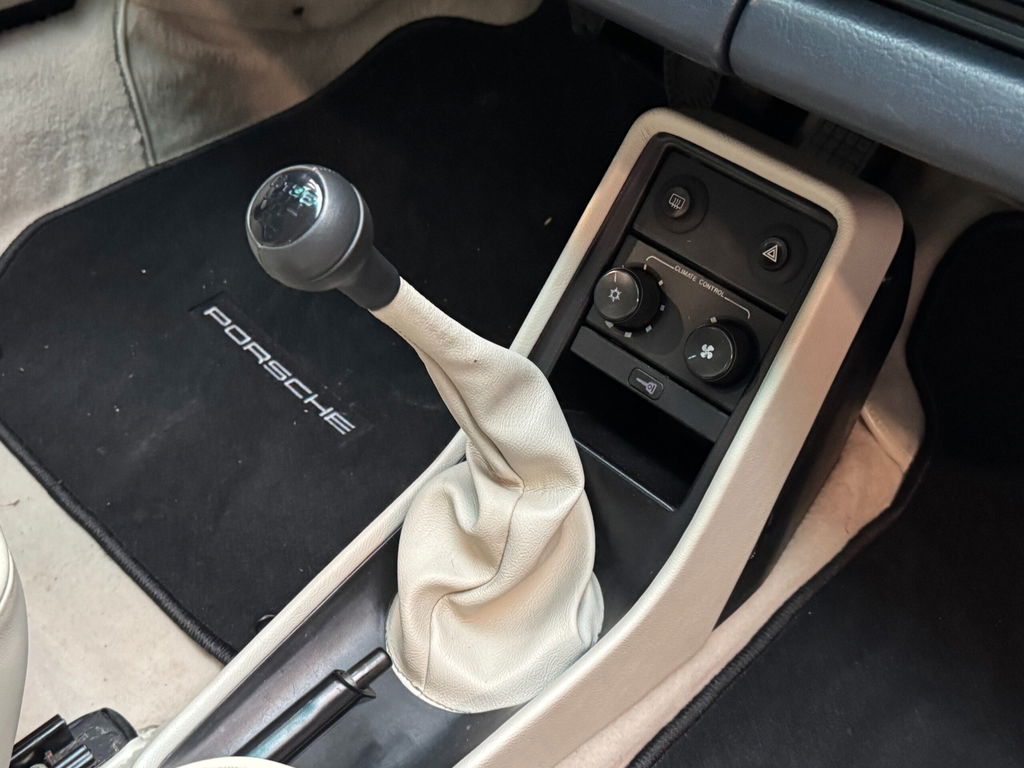 Porsche 911 Carrera 3.2 (US)