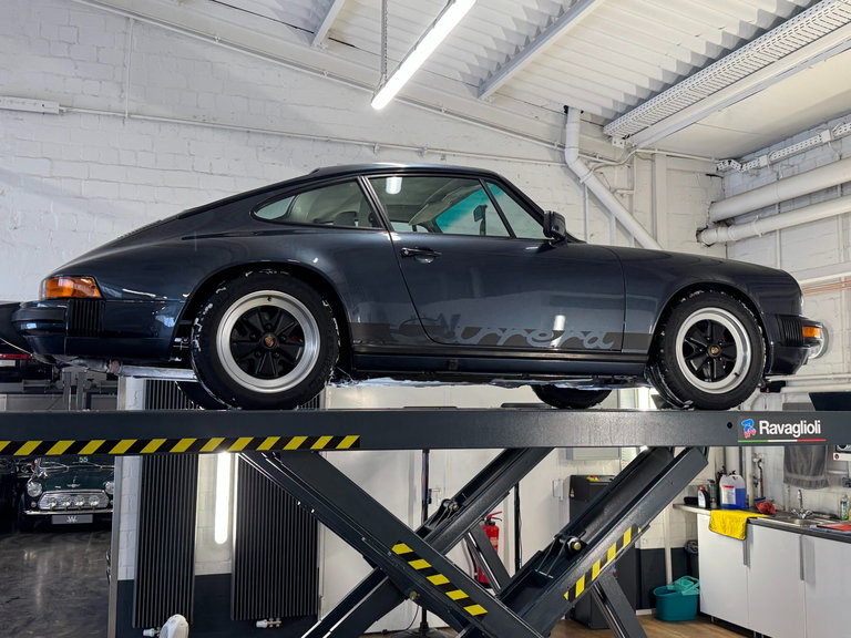 Porsche 911 Carrera 3.2 (US)