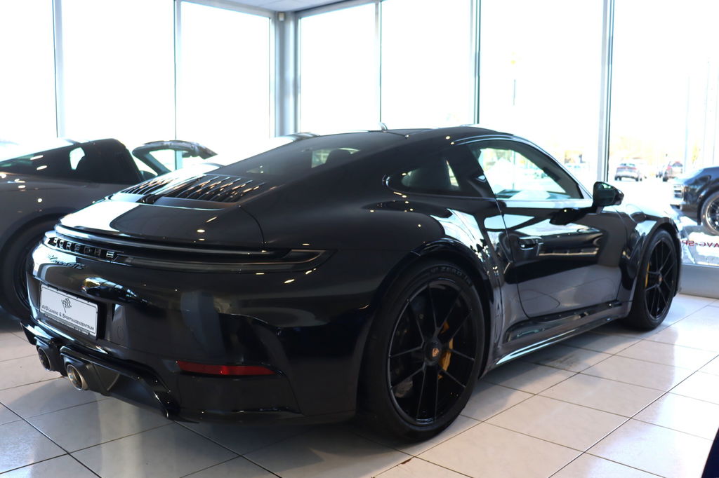 Porsche 992.2 Carrera GTS