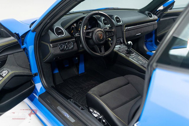 Porsche 718 Cayman GT4