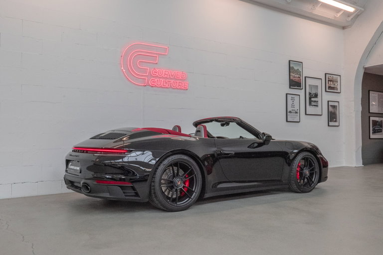 Porsche 992 Carrera 4 GTS