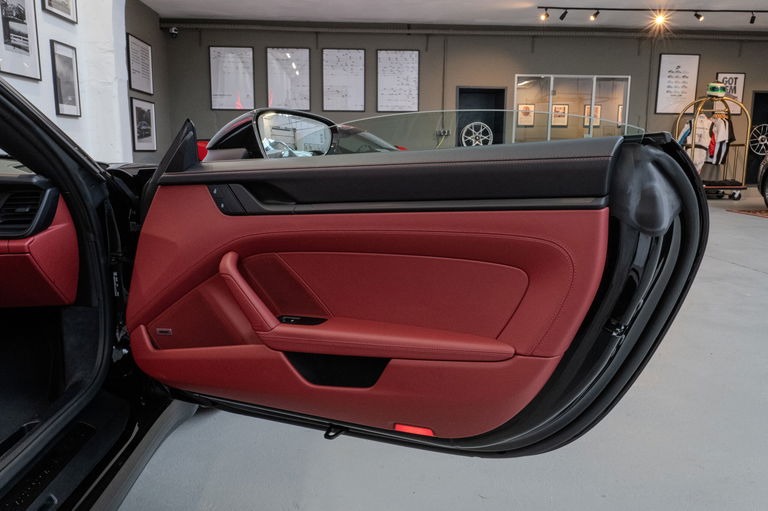 Porsche 992 Carrera 4 GTS