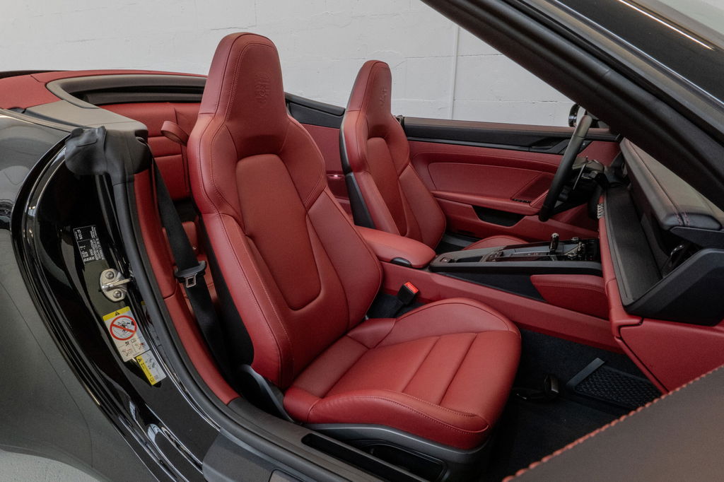 Porsche 992 Carrera 4 GTS