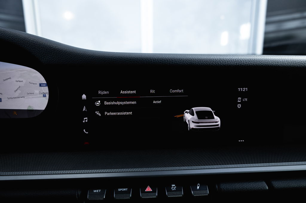 Porsche 992 Carrera 4