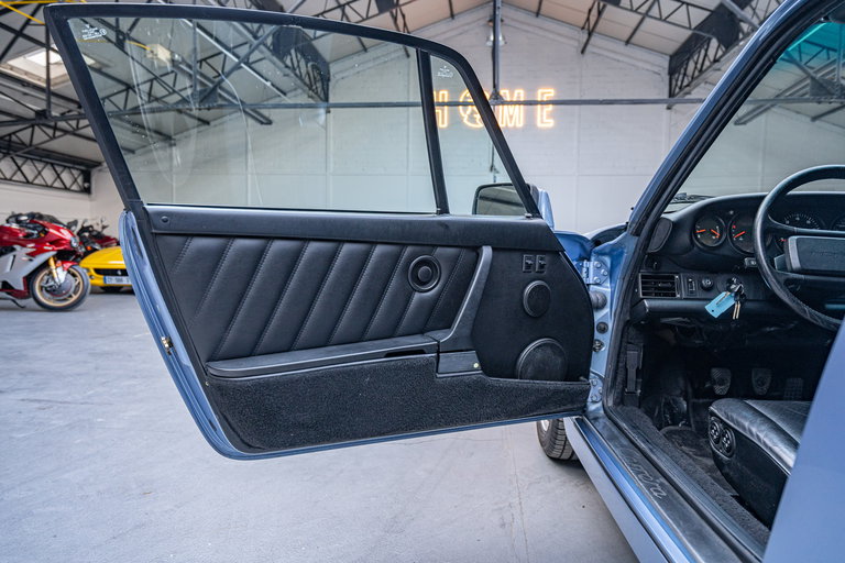 Porsche 964 Carrera 4