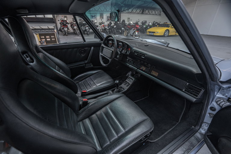 Porsche 964 Carrera 4