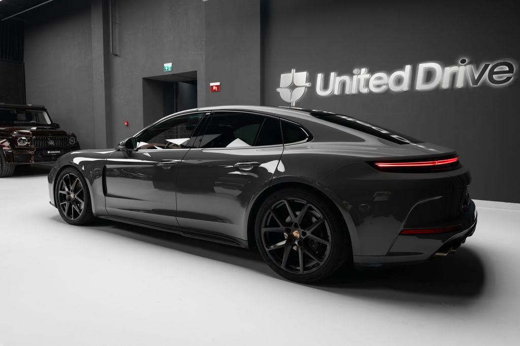 Porsche Panamera 4