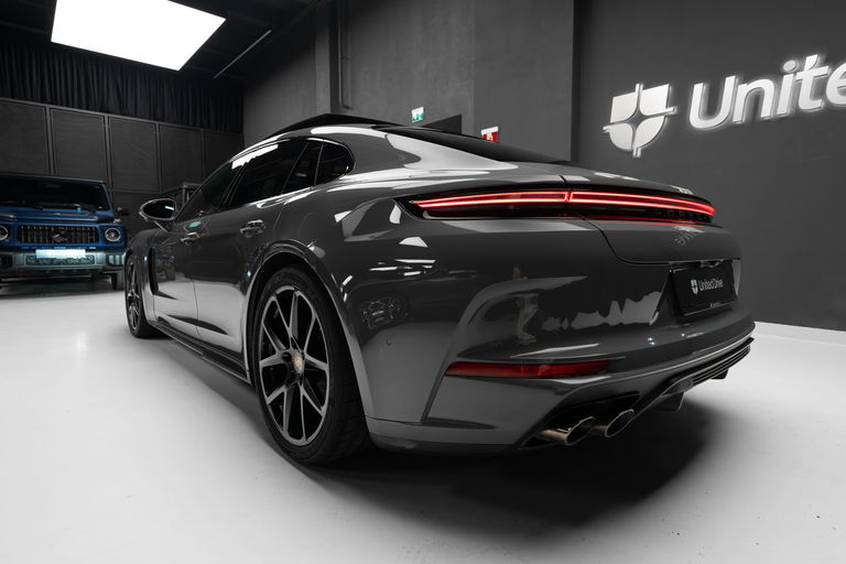 Porsche Panamera 4