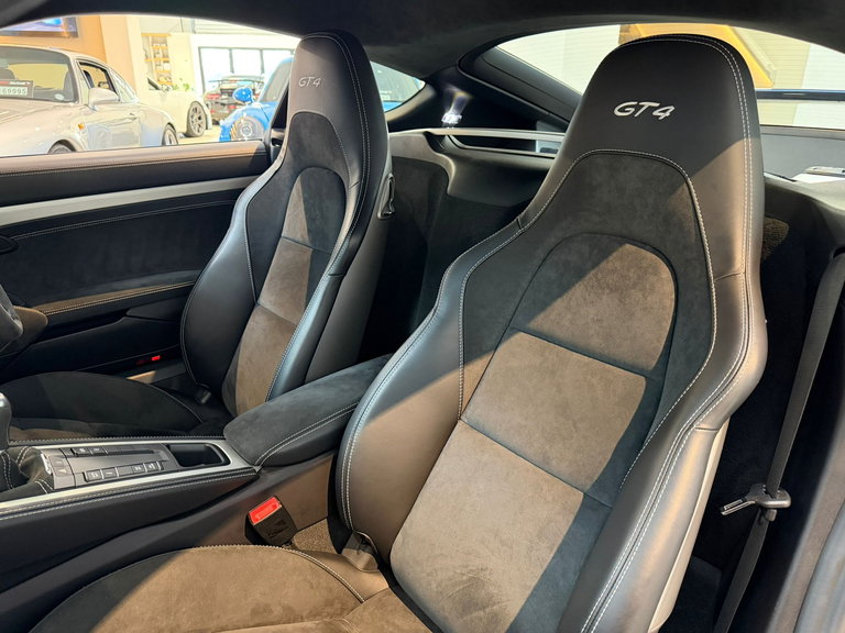 Porsche 718 Cayman GT4